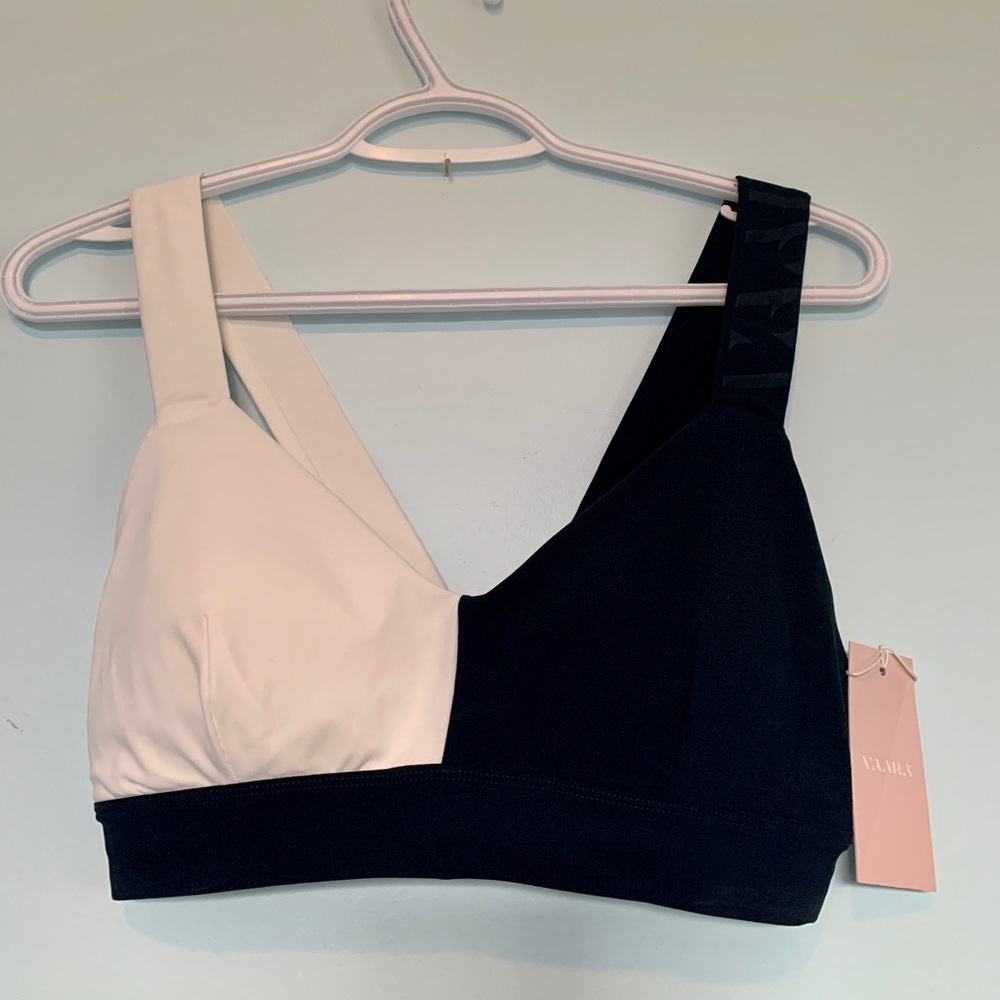 VAARA Elsa black and white sports bra